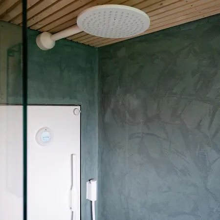 בית נופש Tiny House Pioneer 1 - Tiny Spot שיליג